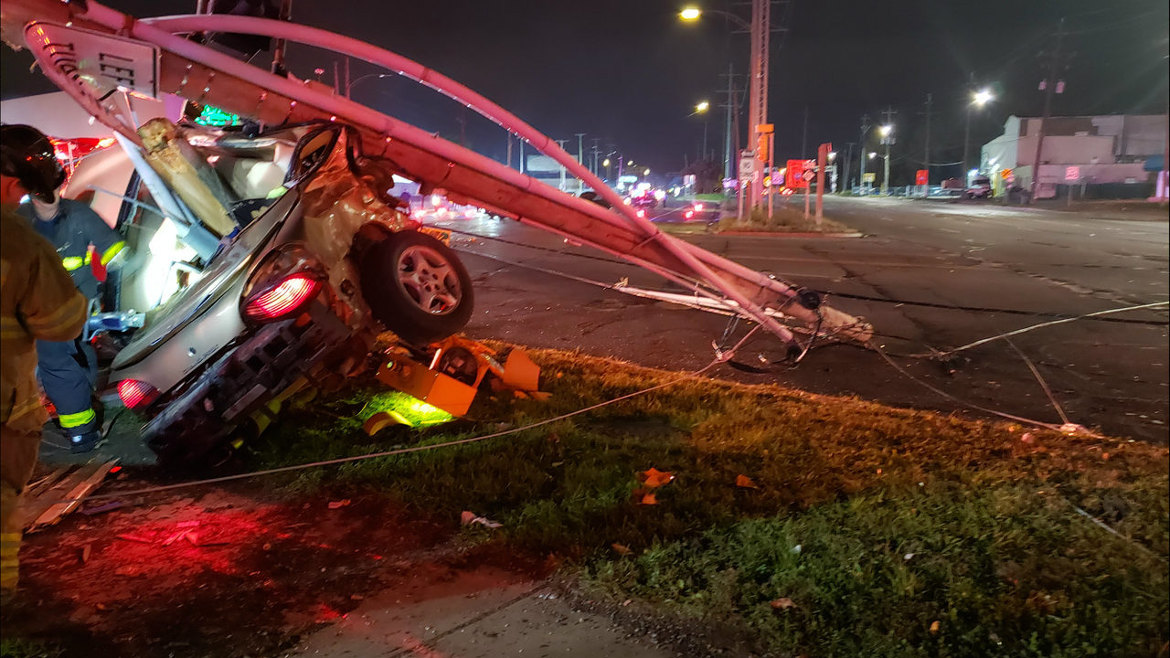 Fatal accident closes 8 Mile Road and Groesbeck Highway until...